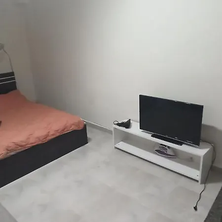 Amazing 12 Minutes Walk Cente Lägenhet
